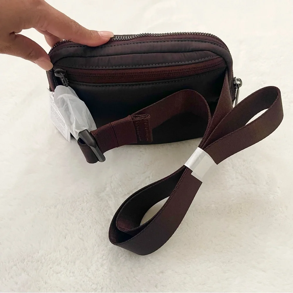 Lululemon Everywhere Belt Bag Wunder Puff Iridescent - Picture 6 of 12